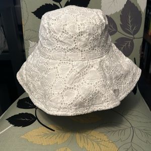 ASOS DESIGN Broderie Fisherman Bucket Hat White S/M Heart Embroidery Twee Casual